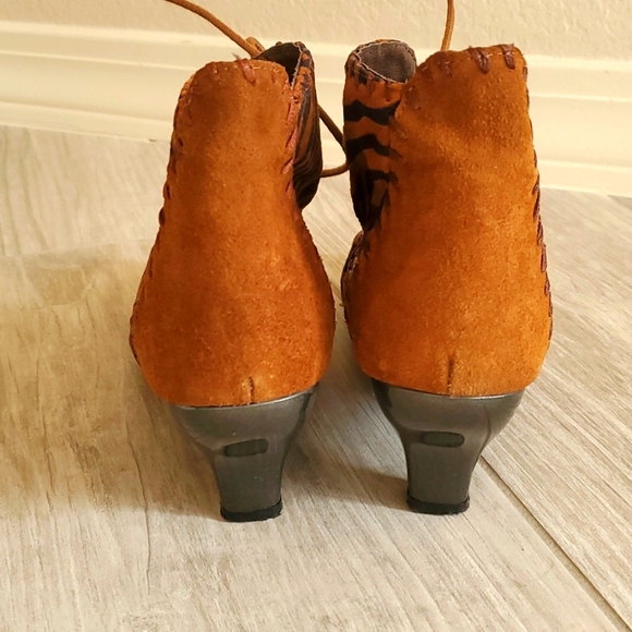 HELLE COMFORT Shoes Low Heel Ankle Bootie Animal Print Snake Tiger Zebra - Picture 6 of 16